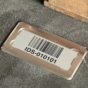 Aufnahme eines Floorframes aus Aluminium mit der eingelegten Auszeichnung "IDS-010101"