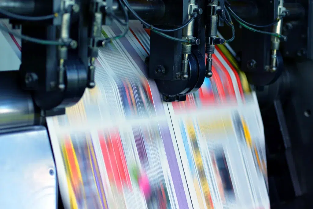 Industriedrucker mit farbigen Druck
